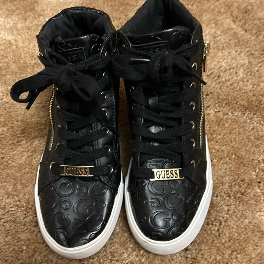 Guess vinyl black high cut sneakers zipper trim lace up size 6 1/2